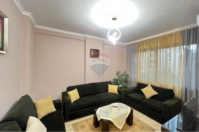 Tirane, jepet me qera apartament 1+1+Ballkon , 55 m² 450 € (Astir)