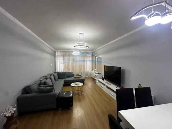 Tirane, jepet me qera apartament 2+1 Kati 2, 99 m² 700 € (Rruga Dritan Hoxha)