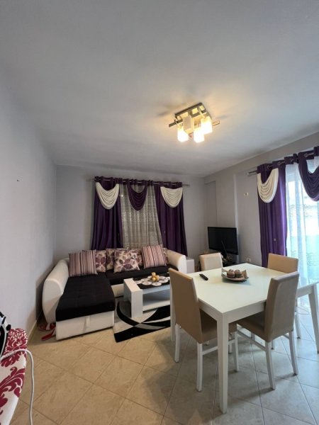 Tirane, jepet me qera apartament 1+1+Ballkon Kati 5, 100 m² 450 € (Fresku)