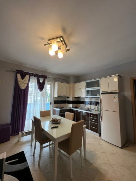 Tirane, jepet me qera apartament 1+1+Ballkon Kati 5, 100 m² 450 € (Fresku)