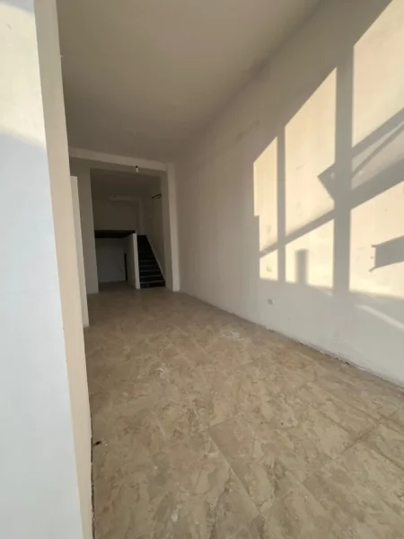 Tirane, shitet ambjent biznesi , 106 m² 220.000 € (Fusha e Aviacionit)