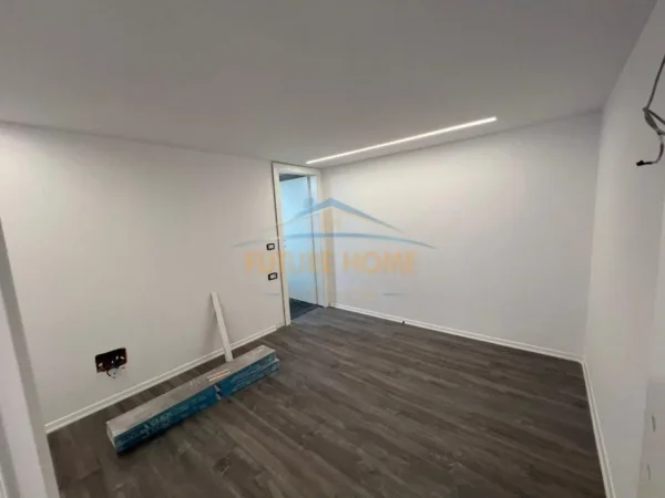 Tirane, shitet apartament duplex 1+1 Kati 1, 90 m² 130.000 € (Golden Park)