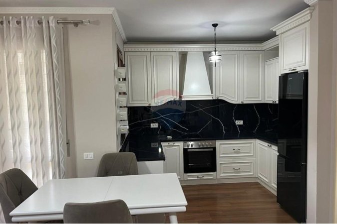 Tirane, jepet me qera apartament 2+1+Ballkon , 92 m² 850 € (Kopshti Botanik)