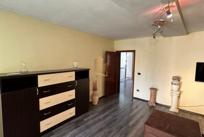 Tirane, jepet me qera apartament 2+1+Ballkon Kati 2, 130 m² 550 € (Brryli)