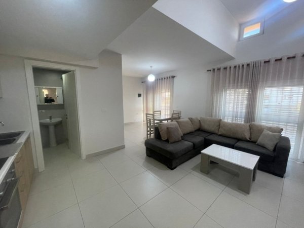 Tirane, jap me qera apartament 2+1+Ballkon Kati 3, 85 m² 430 € (Kinostudio)