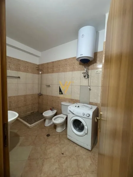 Tirane, jepet me qera apartament 2+1+Ballkon Kati 8, 110 m² 500 € (ASTIR)