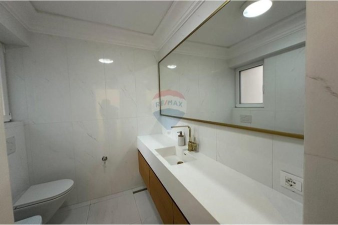 Tirane, jepet me qera zyre , 130 m² 1.500 € (Zogu i Zi)