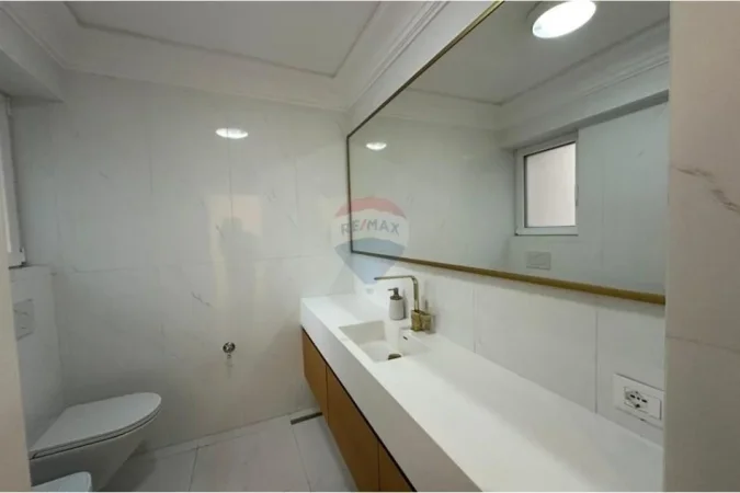 Tirane, jepet me qera zyre , 130 m² 1.500 € (Zogu i Zi)