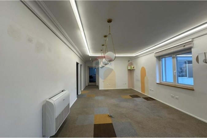 Tirane, jepet me qera zyre , 130 m² 1.500 € (Zogu i Zi)