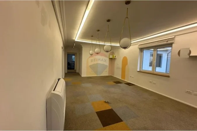 Tirane, jepet me qera zyre , 130 m² 1.500 € (Zogu i Zi)