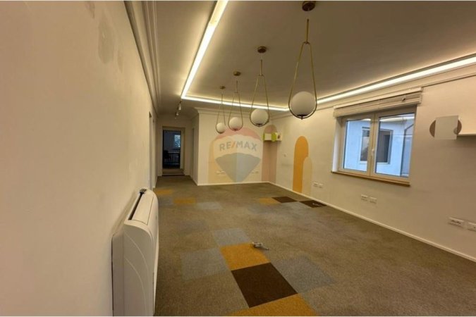 Tirane, jepet me qera zyre , 130 m² 1.500 € (Zogu i Zi)