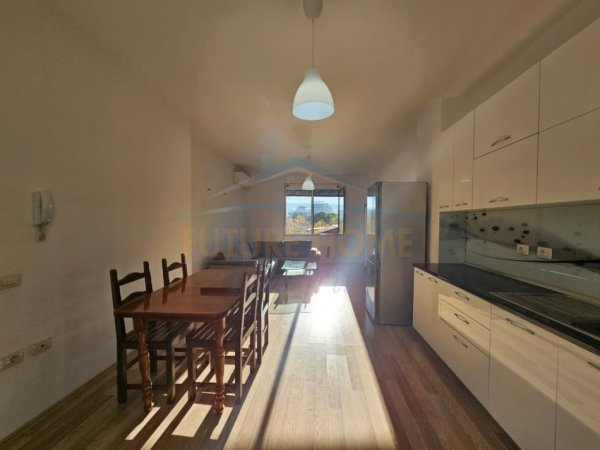 Tirane, jepet me qera apartament 2+1 Kati 3, 100 m² 1.100 € (prane toptani shopping center)