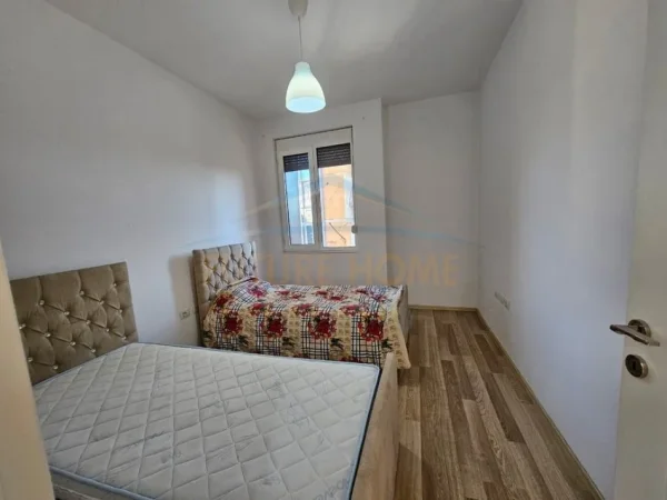 Tirane, jepet me qera apartament 2+1 Kati 3, 100 m² 800 € (prane toptani shopping center)