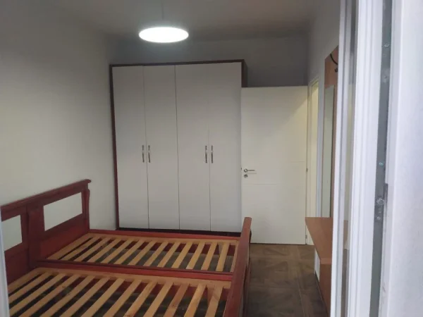 Tirane, jepet me qera apartament 1+1+Ballkon Kati 6, 66 m² 450 € (RRUGA 5 MAJI)