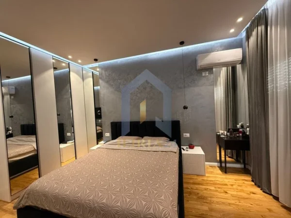 Tirane, shes apartament+verande | Penthouse 3+1+Ballkon Kati 5, 108 m² 300.000 €