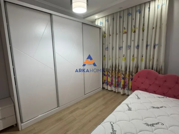 Tirane, jepet me qera apartament 2+1+Ballkon Kati 9, 98 m² 726 € (CASA ITALIA)