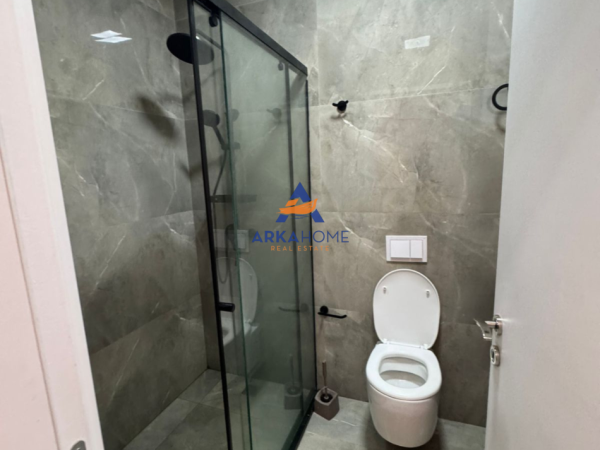 Tirane, jepet me qera apartament 2+1+Ballkon Kati 9, 98 m² 726 € (CASA ITALIA)