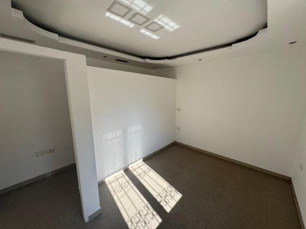 Tirane, jepet me qera ambjent biznesi Kati 1, 100 m² 800 € (rruga mmine peza)