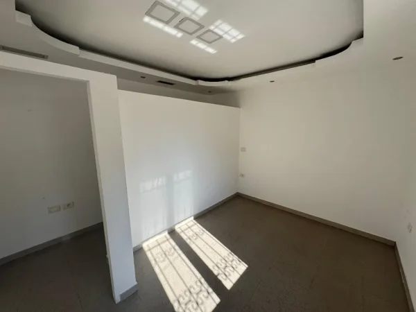 Tirane, jepet me qera ambjent biznesi Kati 1, 100 m² 800 € (rruga mmine peza)