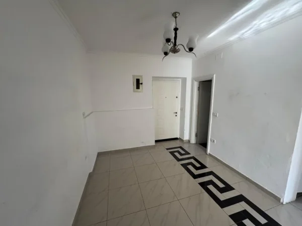 Tirane, jepet me qera ambjent biznesi Kati 1, 100 m² 800 € (rruga mmine peza)
