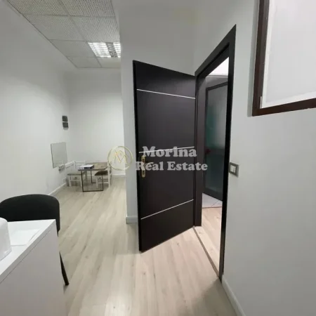 Tirane, shitet ambjent biznesi Kati 1, 32 m² 93.000 € (Selvia)