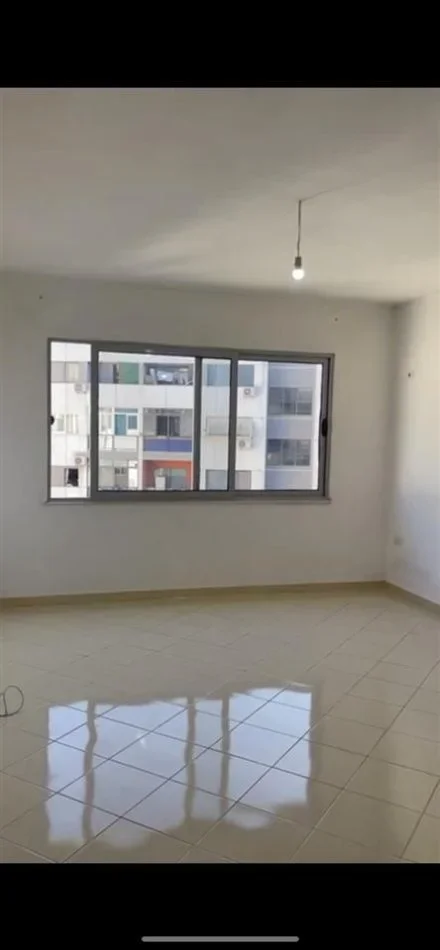 Tirane, jepet me qera apartament 2+1+Ballkon Kati 7, 86 m² 350 € (YZBERISHT)