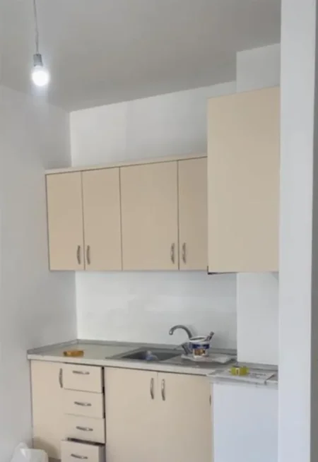 Tirane, jepet me qera apartament 2+1+Ballkon Kati 7, 86 m² 350 € (YZBERISHT)