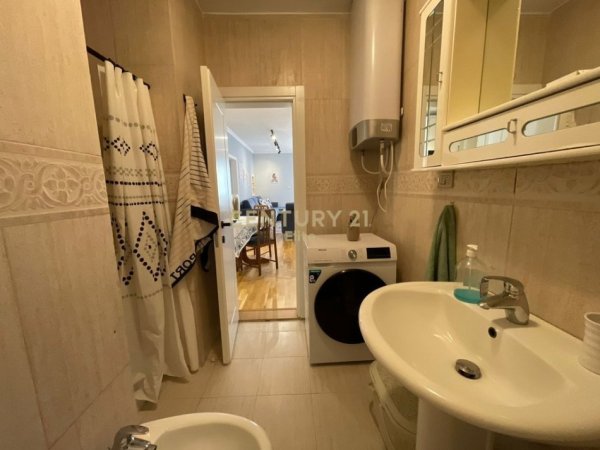 Tirane, jepet me qera apartament 2+1 Kati 9, 80 m² 750 €