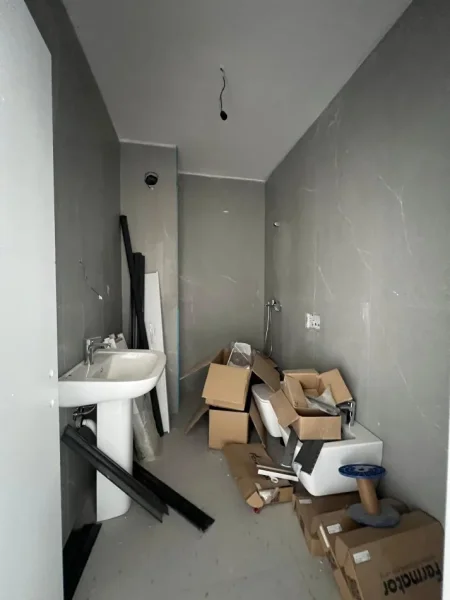Tirane, shitet apartament 1+1+Ballkon Kati 2, 79 m² 149.500 € (jordan misja)