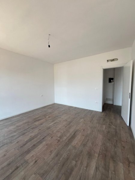 Tirane, shitet apartament 1+1+Ballkon Kati 2, 79 m² 149.500 € (jordan misja)