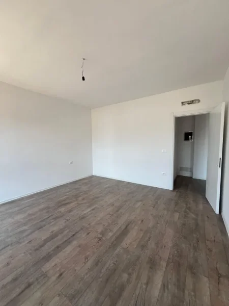 Tirane, shitet apartament 1+1+Ballkon Kati 2, 79 m² 149.500 € (jordan misja)