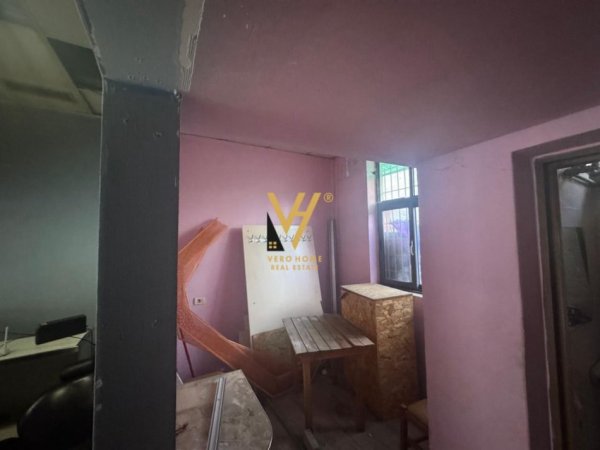 Tirane, jepet me qera dyqan Kati 0, 50 m² 300 € (YZBERISHT)