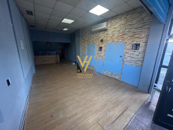Tirane, jepet me qera dyqan Kati 0, 50 m² 300 € (YZBERISHT)