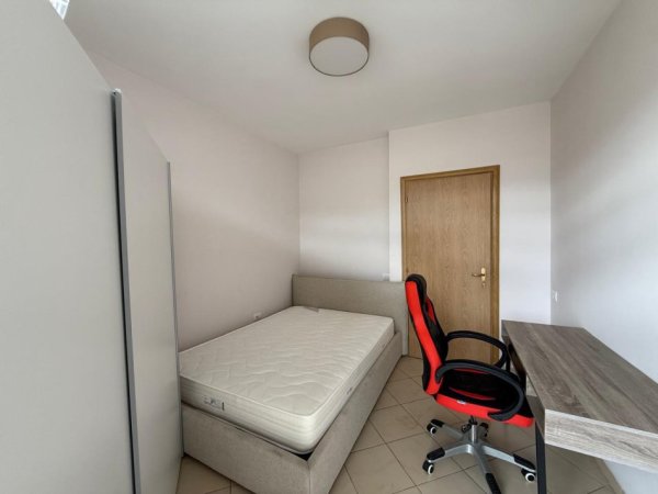 Tirane, jepet me qera apartament 2+1+Ballkon Kati 5, 95 m² 600 € 