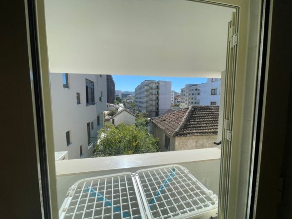 Tirane, jepet me qera apartament 2+1+Ballkon Kati 3, 80 m² 700 € 