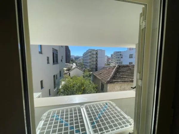 Tirane, jepet me qera apartament 2+1+Ballkon Kati 3, 80 m² 700 € 