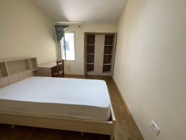 Tirane, jepet me qera apartament 2+1+Ballkon Kati 3, 80 m² 700 € 
