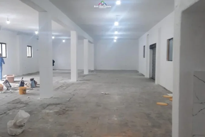 Tirane, jap me qera magazine Kati 0, 628 m² 1.500 € (Rruga Faik Kulla)