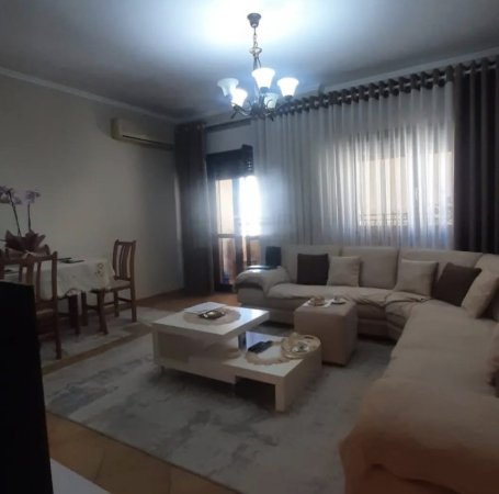 Tirane, jepet me qera apartament 2+1+Ballkon Kati 8, 110 m² 750 €