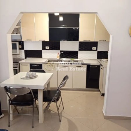 Tirane, jepet me qera apartament 3+1 Kati 1, 115 m² 550 € (Ish parku i autobusave)