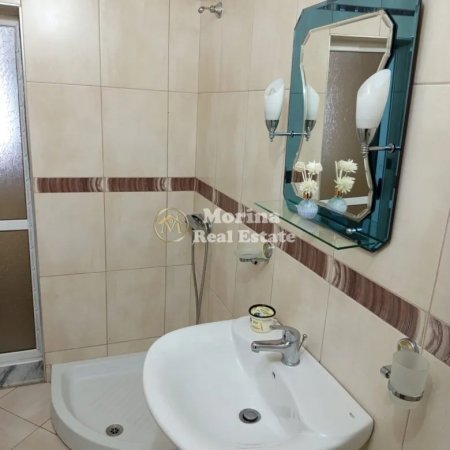 Tirane, jepet me qera apartament 3+1 Kati 1, 115 m² 550 € (Ish parku i autobusave)