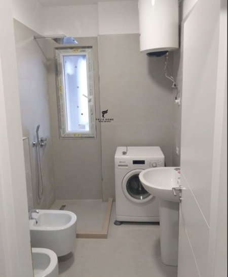 Tirane, jepet me qera apartament 1+1 , 110 m² 450 € (5 MAJI)