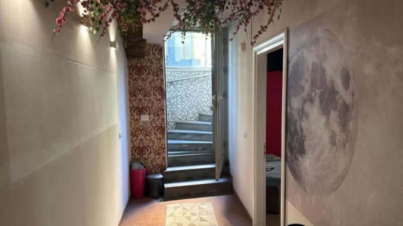 Tirane, jepet me qera zyre Kati 0, 100 m² 600 € (Qendër)