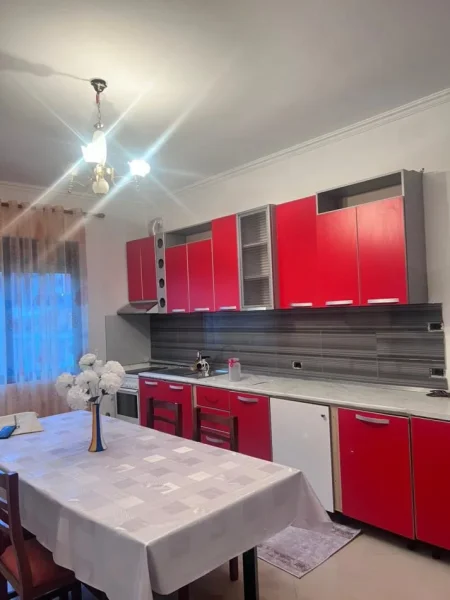 Tirane, jepet me qera apartament 2+1 Kati 2, 110 m² 500 € (SELITE)