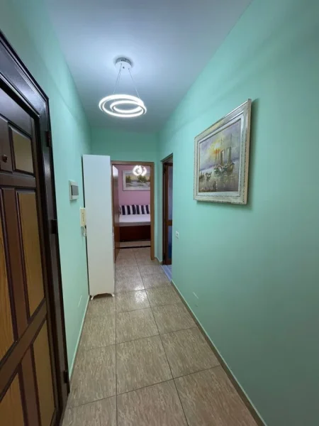 Tirane, jepet me qera apartament 1+1 Kati 2, 550 € (Stacioni i trenit)