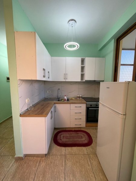 Tirane, jepet me qera apartament 1+1 Kati 2, 550 € (Stacioni i trenit)