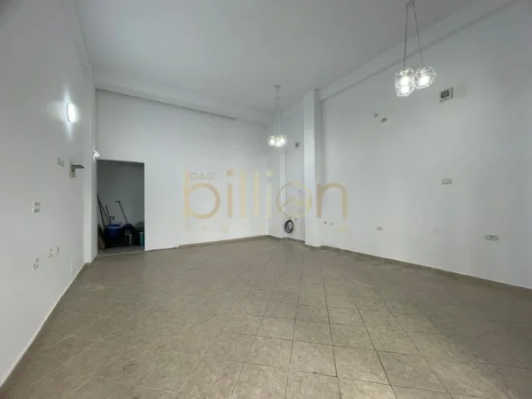 Tirane, shitet Dyqan , 42 m² 160.000 € (Myslym Shyre)
