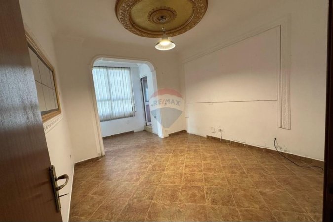 Tirane, jepet me qera zyre Kati 3, 150 m² 1.200 € (ish Ekspozita)