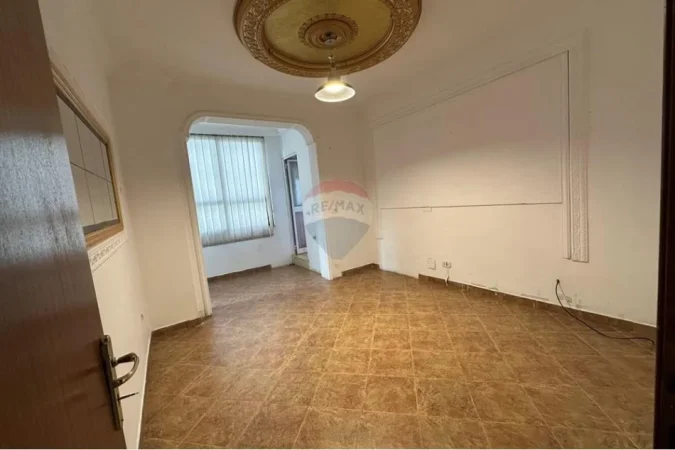 Tirane, jepet me qera zyre Kati 3, 150 m² 1.200 € (ish Ekspozita)