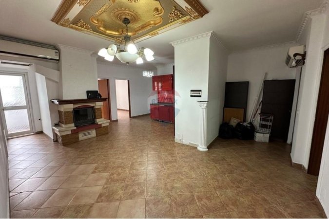 Tirane, jepet me qera zyre Kati 3, 150 m² 1.200 € (ish Ekspozita)